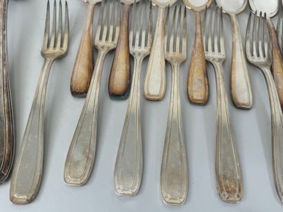 Partie de ménagère en métal argenté comprenant...