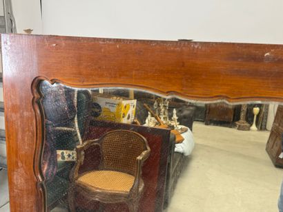 Large molded wood mirror.
133 x 101 cm.