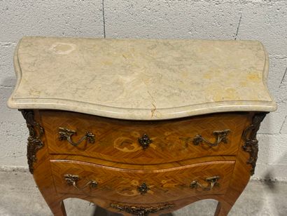 Wood and veneer chest of drawers opening...