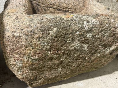 Stone trough.
33 x 49 x 40 cm.