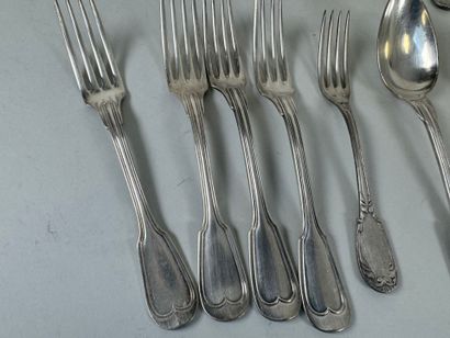 Partie de ménagère en métal argenté, modèle...