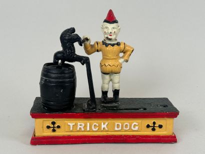 TRICK DOG.
Polychrome cast-iron money box...