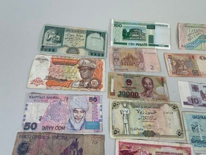 Un lot de billets de banque divers.
