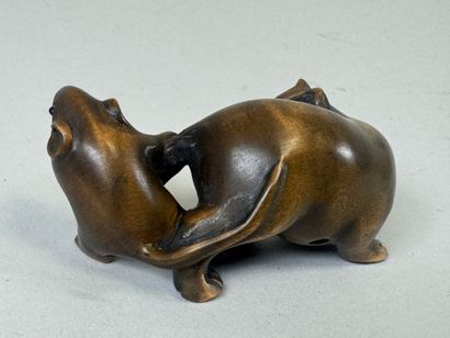JAPON, XXe.
Netsuké en bois sculpté figurant...