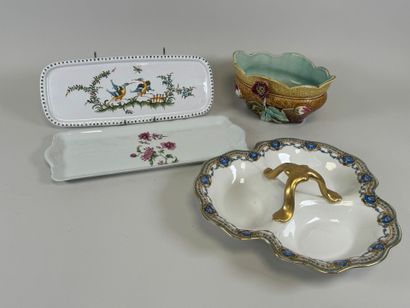 Lot comprenant :
- un mendiant en porcelaine...