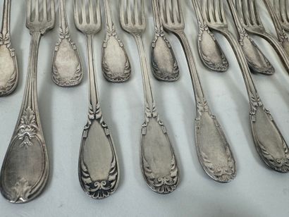 Partie de ménagère en métal argenté, modèle...