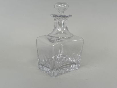 Petite carafe en cristal taillé.
H. 19,5...