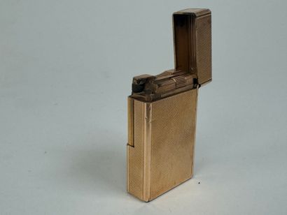 S.T. DUPONT.
Gilt metal lighter.
1.5 x 3.5...
