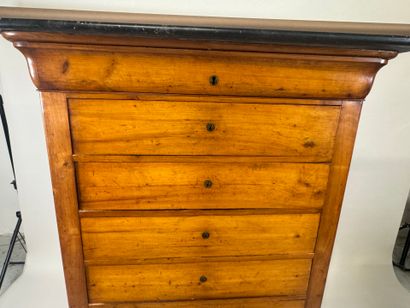 Semainier in molded wood, black marble top.
147...