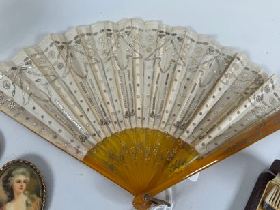 Lot d'objets de vitrine comprenant notamment...