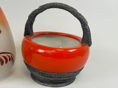 Lot comprenant :
- GEMA, XXe.
Vase en verre...