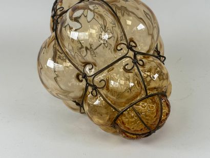 Suspension lamp in colored glass and brass.
H....