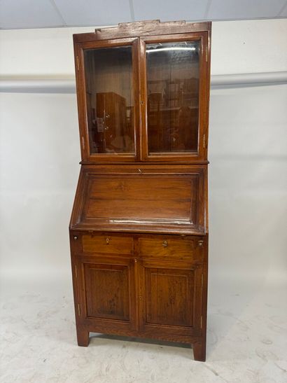 Buffet de pente en bois mouluré ouvrant par...
