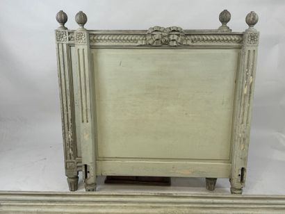 Lacquered and molded wood bed with knot decoration.
Louis...