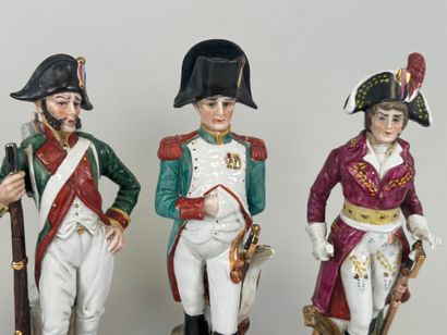 Quatre personnages en porcelaine polychrome...