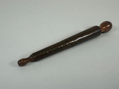 Triboulet en bois tourné et laiton.
L. 21,5...