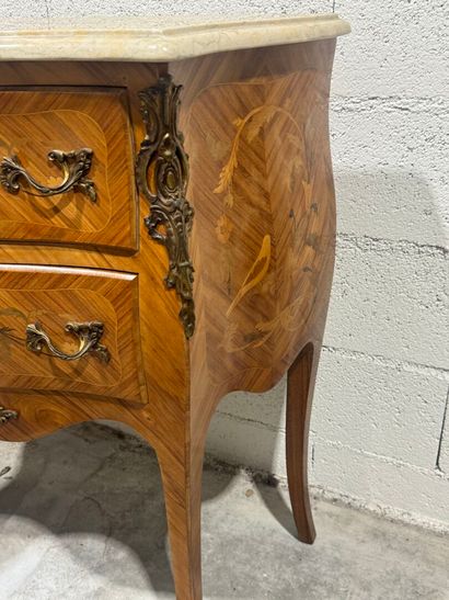Wood and veneer chest of drawers opening...