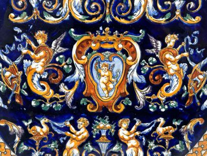 GIEN.
Plat circulaire en faïence polychrome...