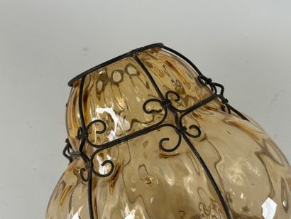 Suspension lamp in colored glass and brass.
H....