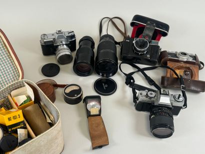 Lot photographique :
- MINOLTA réf : XG-M
-...
