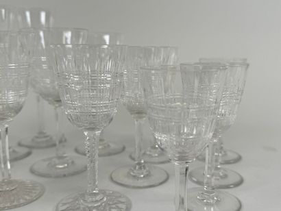 BACCARAT.
Partie de service de verres en...