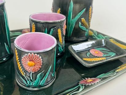 Smoker's set in polychrome earthenware decorated...