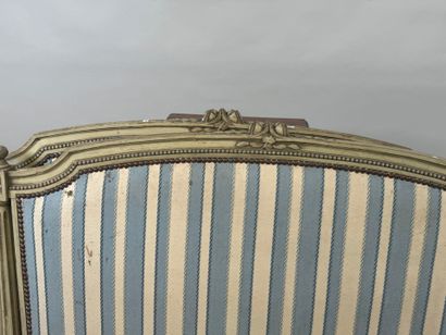 Lacquered, molded and carved wooden bed decorated...