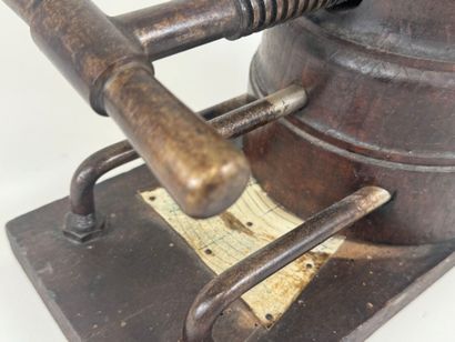 Forme à chapeau en bois et pas de vis en...