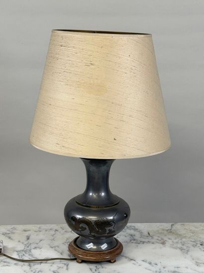 VIETNAM, 20th century.
Pewter and brass lamp...
