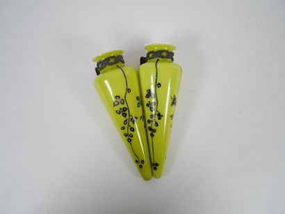 Paire de vases de voiture de forme tronconique...