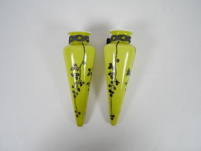 Paire de vases de voiture de forme tronconique...