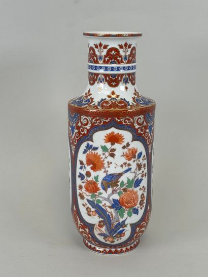 KAISER, Germany.
Vase balustre en porcelaine...