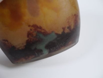 DAUM NANCY.
Vase en verre marmoréen dans...