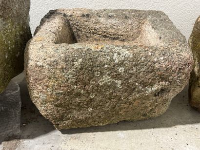 Stone trough.
33 x 49 x 40 cm.