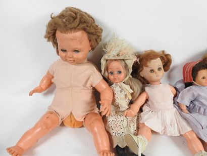 Set of six soft plastic dolls.
H. 50 cm ...