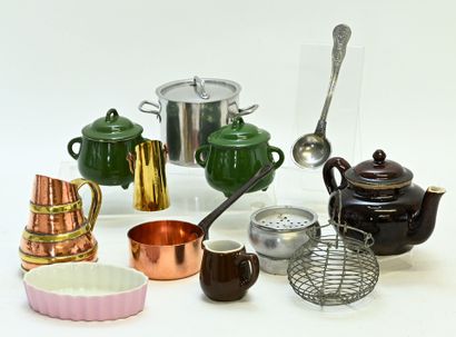 Assortiment de 12 pièces diverses en cuivre,...