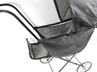 Doll's baby carriage in metal and leather-look...