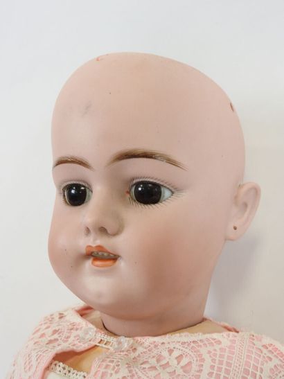 SIMON & HALBIG.
Bisque head doll, fixed eyes,...