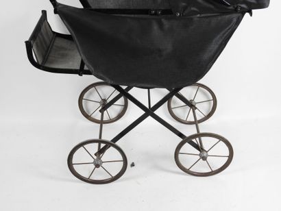 Doll's baby carriage in metal and leather-look...