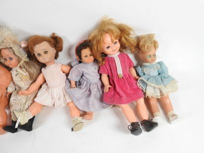 Set of six soft plastic dolls.
H. 50 cm ...