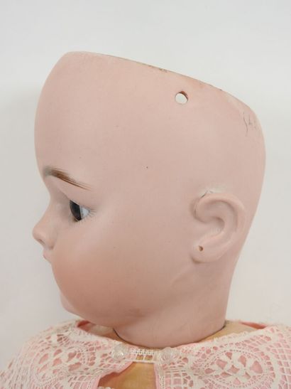 SIMON & HALBIG.
Bisque head doll, fixed eyes,...