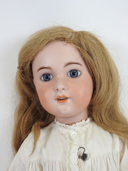 JUMEAU.
Bisque head doll, fixed eyes, open...