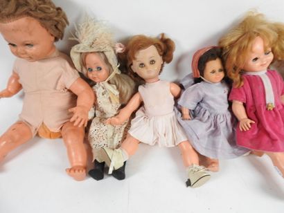 Set of six soft plastic dolls.
H. 50 cm ...