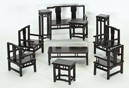 Mobilier de poupée en imitation acajou foncé,...