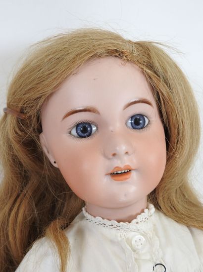 JUMEAU.
Bisque head doll, fixed eyes, open...