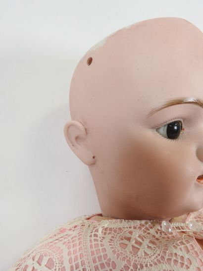 SIMON & HALBIG.
Bisque head doll, fixed eyes,...