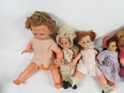 Set of six soft plastic dolls.
H. 50 cm ...
