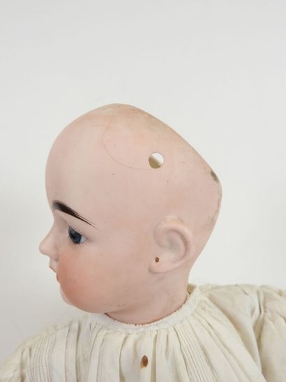 DEP.
Bisque head doll, fixed eyes, open mouth...