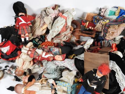 Collection of small modern dolls, souvenirs...
