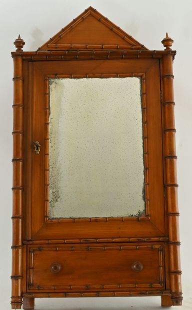 Belle armoire de poupée, façon bambou, porte...